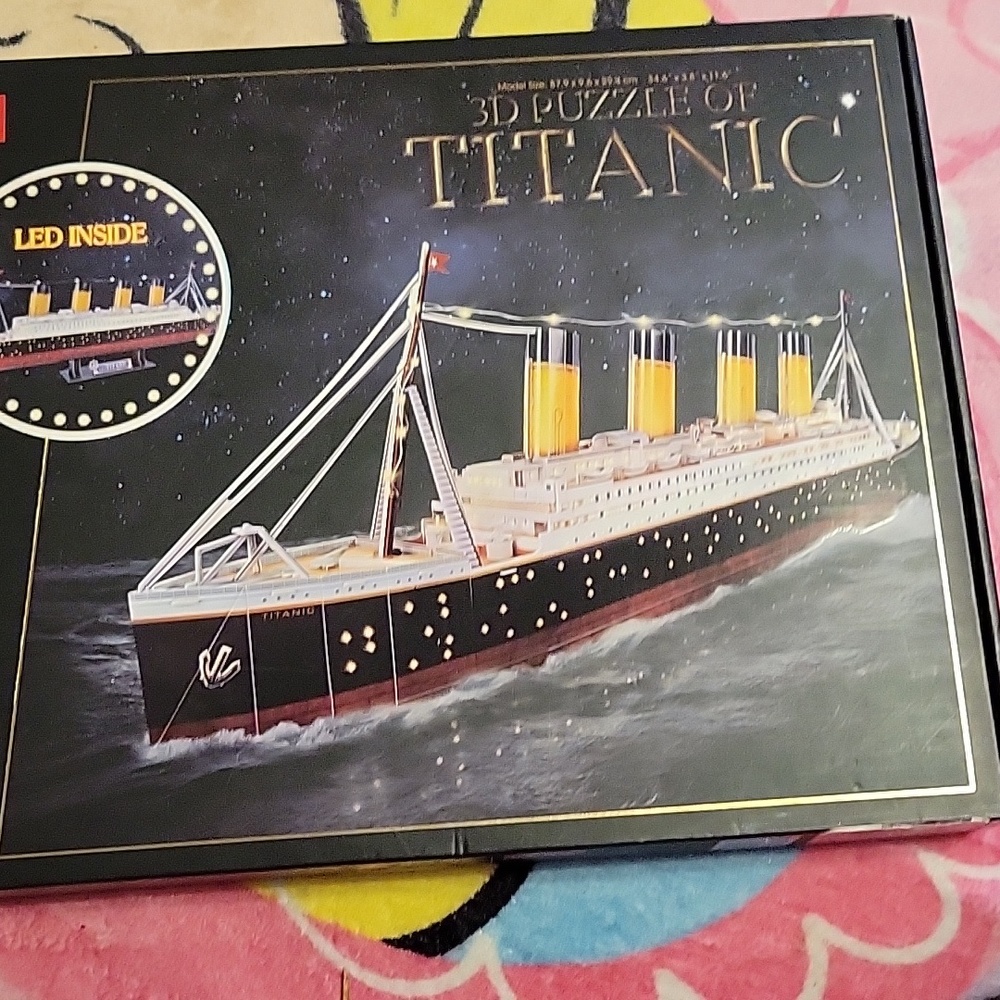3D Titanic puzzle w/ LED Lights